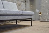 Sofa zwei Vorderansicht in alter Industriehalle